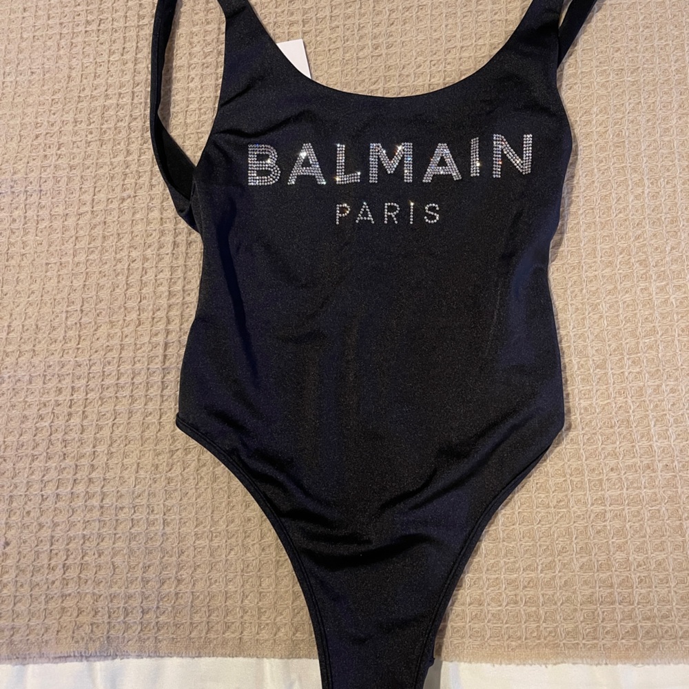 Balmain - Picture 2 of 5